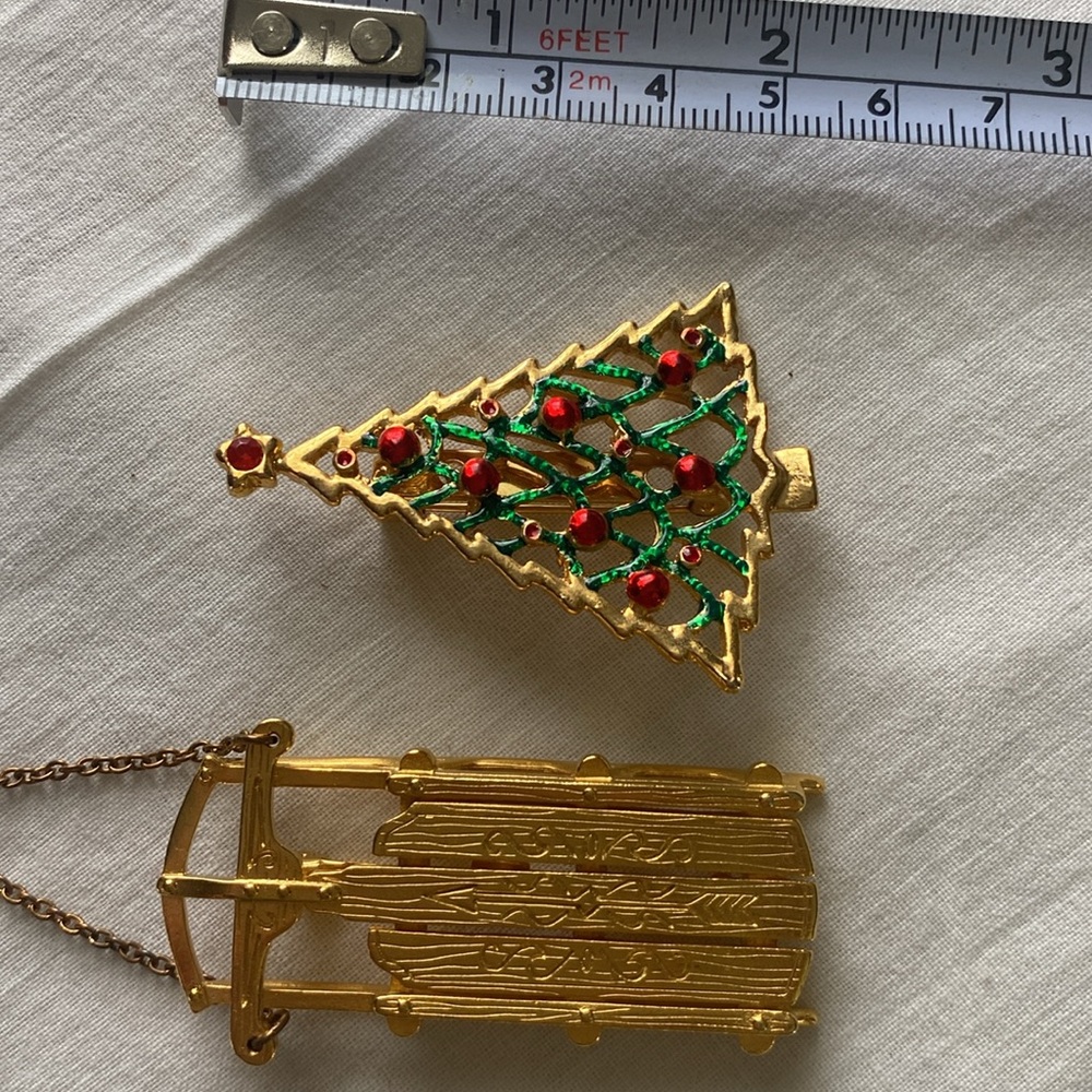 JJ Jonette downhill sled brooch and Vintage Christmas tree brooch . - Picture 8 of 8